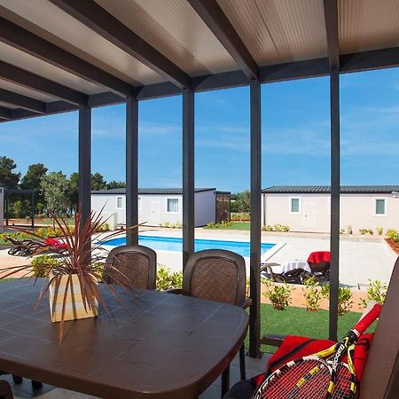 Camping Adria Mobile Homes In Camping Kastanija Новиград Экстерьер фото
