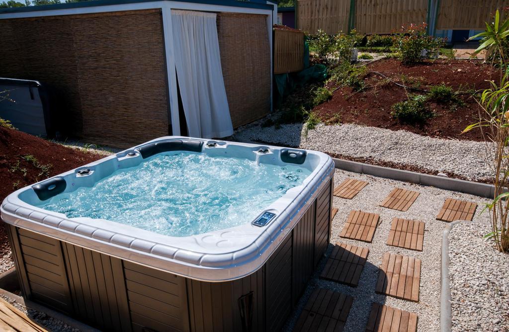Camping Adria Mobile Homes In Camping Kastanija Новиград Экстерьер фото