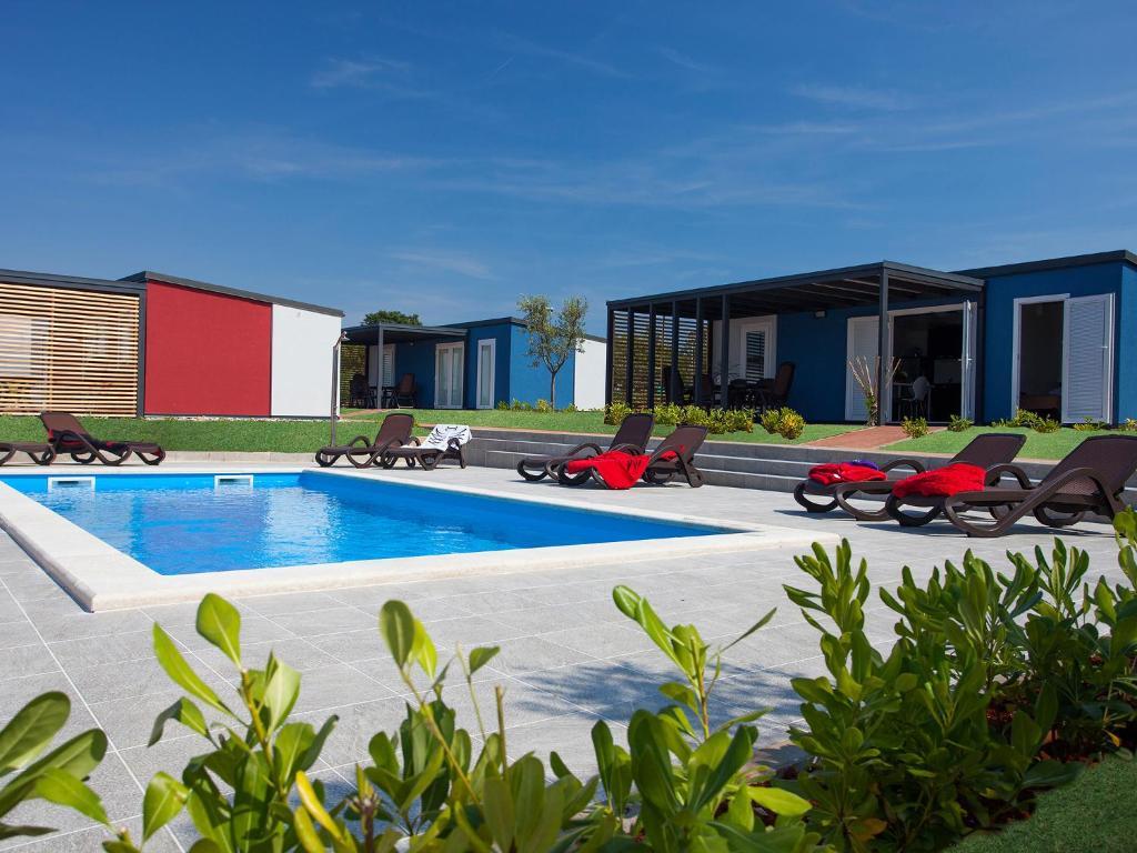 Camping Adria Mobile Homes In Camping Kastanija Новиград Экстерьер фото