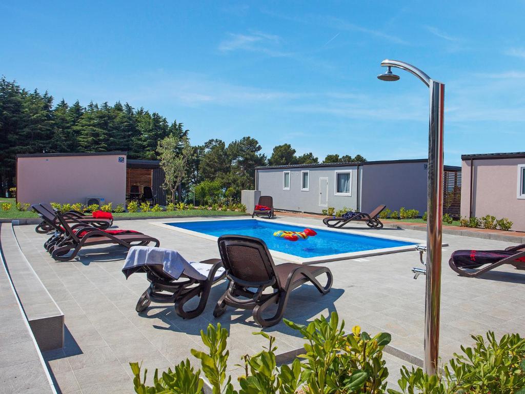 Camping Adria Mobile Homes In Camping Kastanija Новиград Экстерьер фото