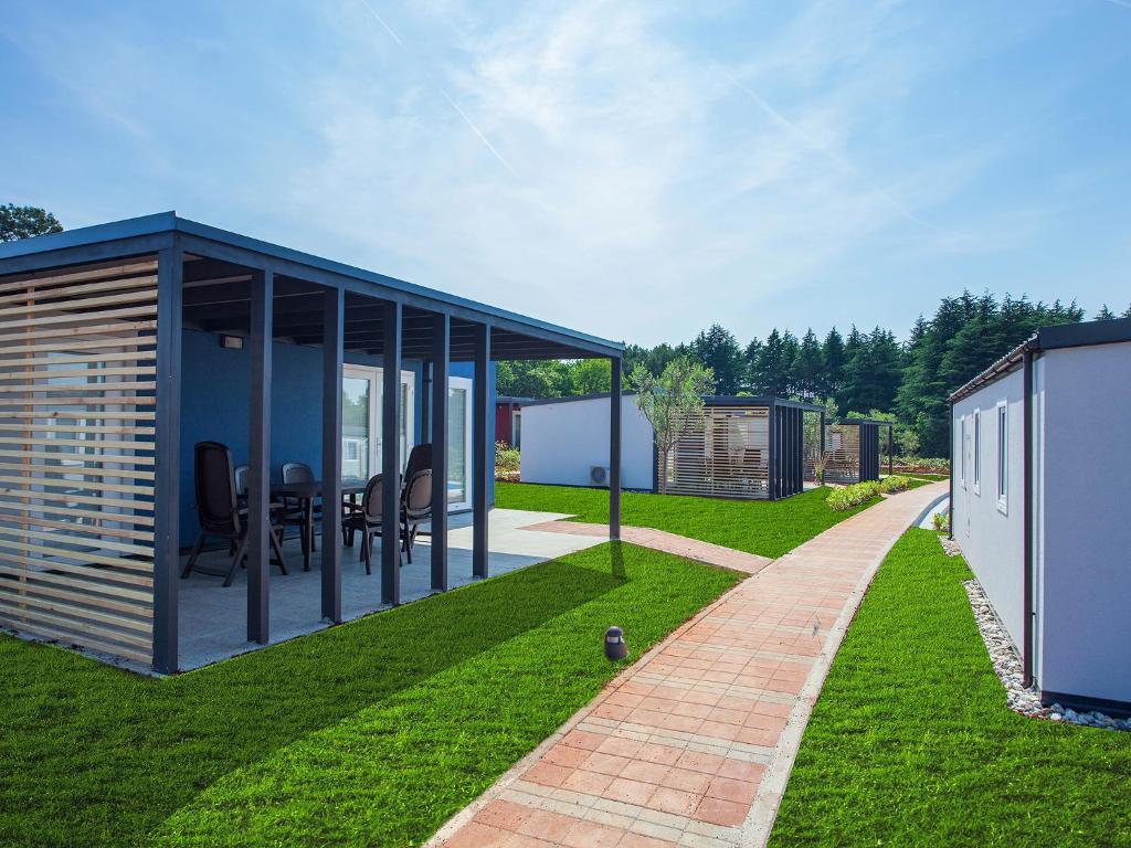 Camping Adria Mobile Homes In Camping Kastanija Новиград Экстерьер фото