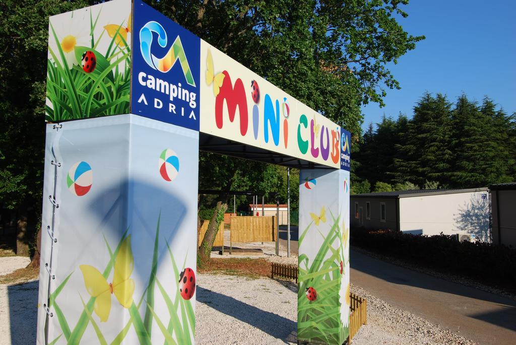 Camping Adria Mobile Homes In Camping Kastanija Новиград Экстерьер фото