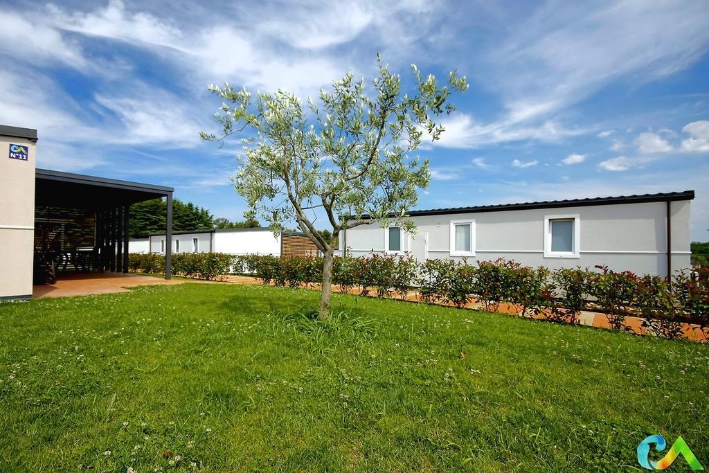 Camping Adria Mobile Homes In Camping Kastanija Новиград Экстерьер фото