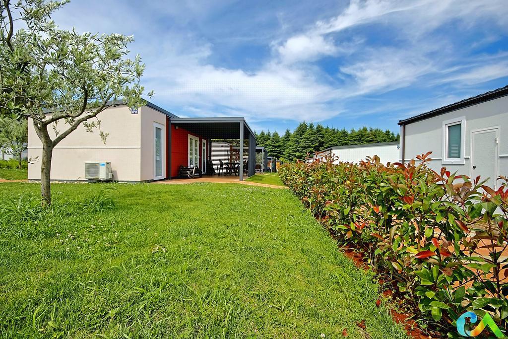 Camping Adria Mobile Homes In Camping Kastanija Новиград Экстерьер фото